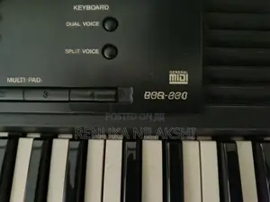 Yamaha PSR-330 With Hard Stand