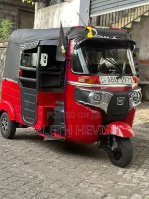 Bajaj RE 2019