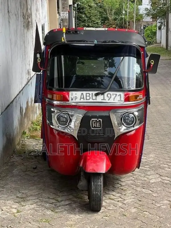 Bajaj RE 2019