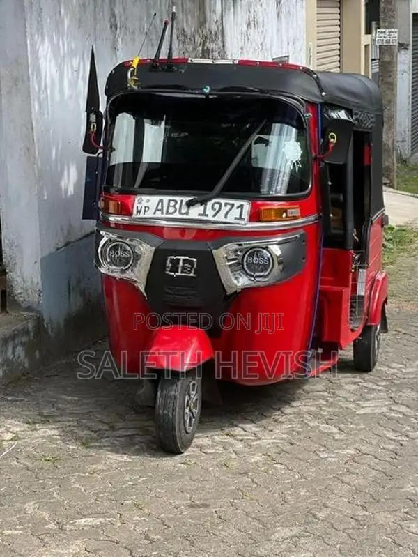 Bajaj RE 2019