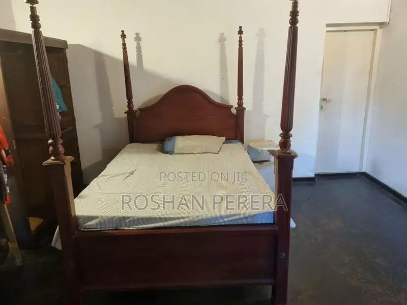 Complete Luxury Queen Size Solid Mahogany Four-Poster Bed