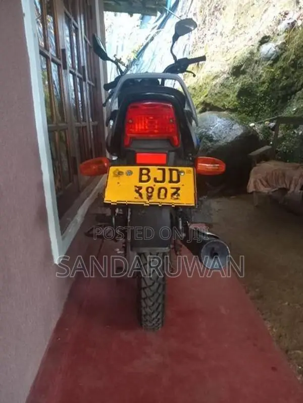 Bajaj CT100 ES 2024