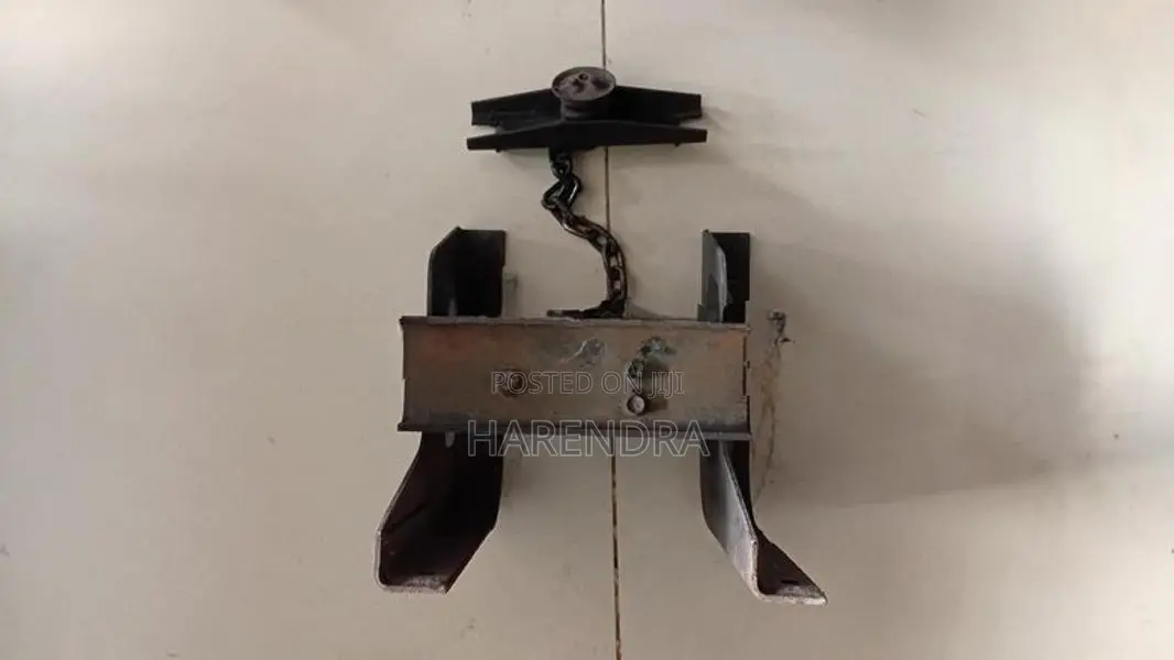 Mitsubitshi Canter Spare wheel Bracket (Big)