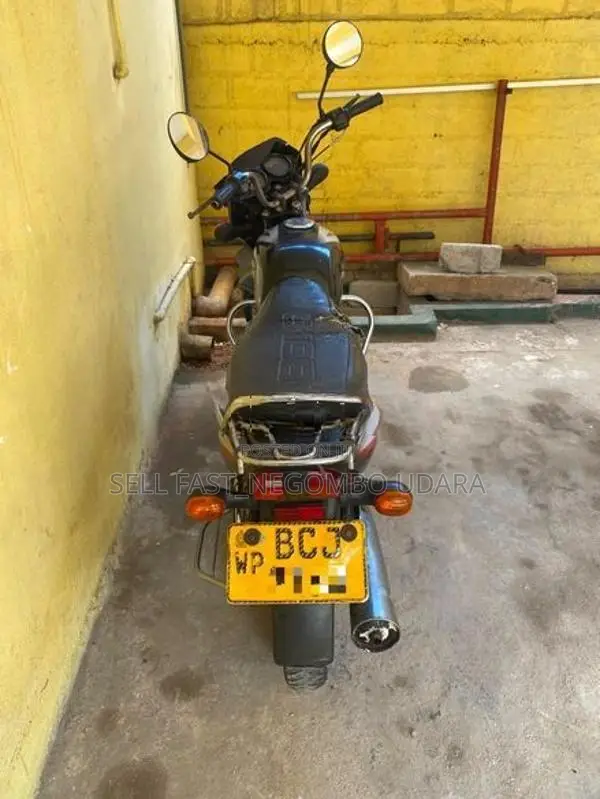 Bajaj CT100 2015