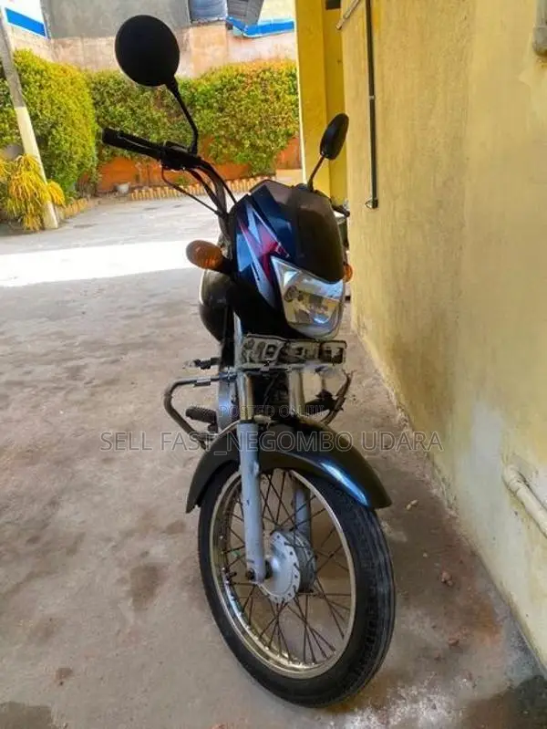 Bajaj CT100 2015