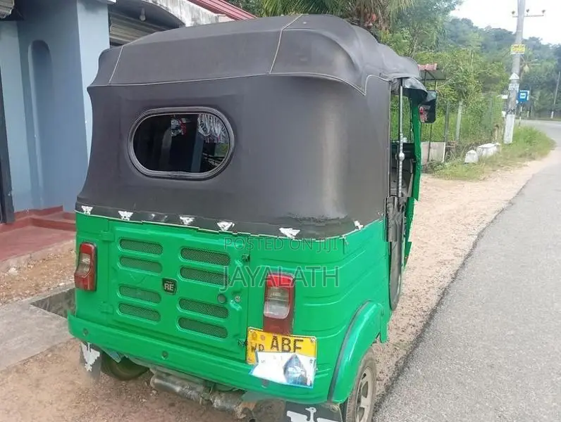 Bajaj RE 2015