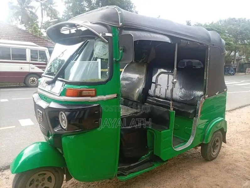 Bajaj RE 2015