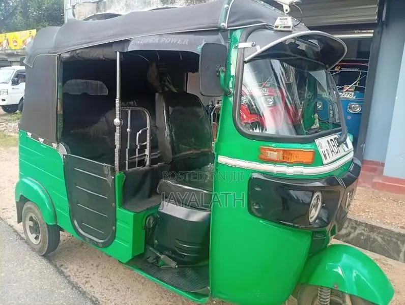 Bajaj RE 2015
