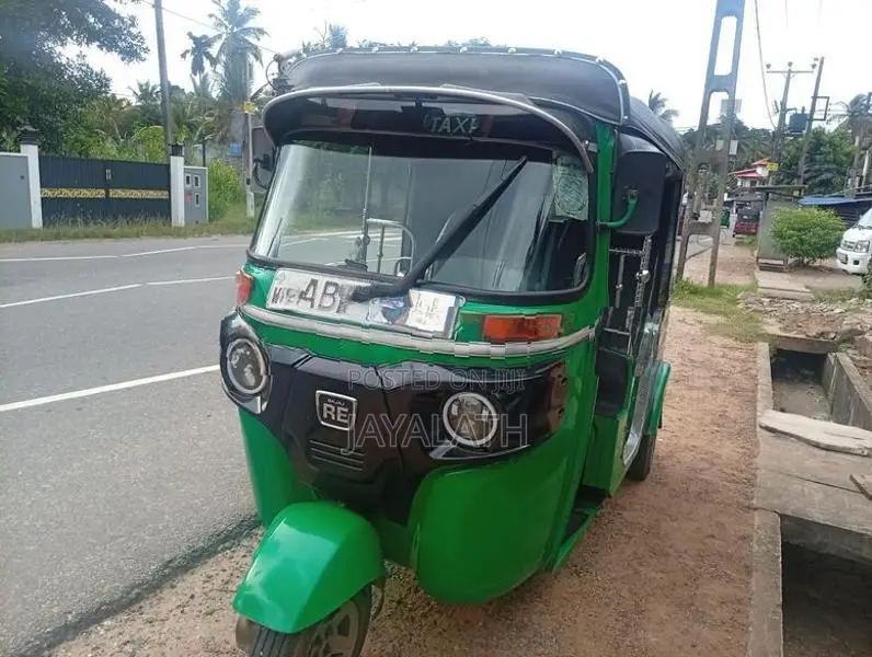 Bajaj RE 2015