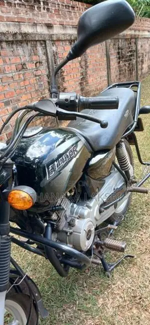 Bajaj CT100 2012