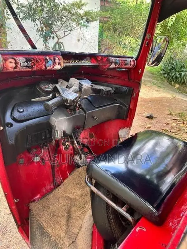 Bajaj RE 2012