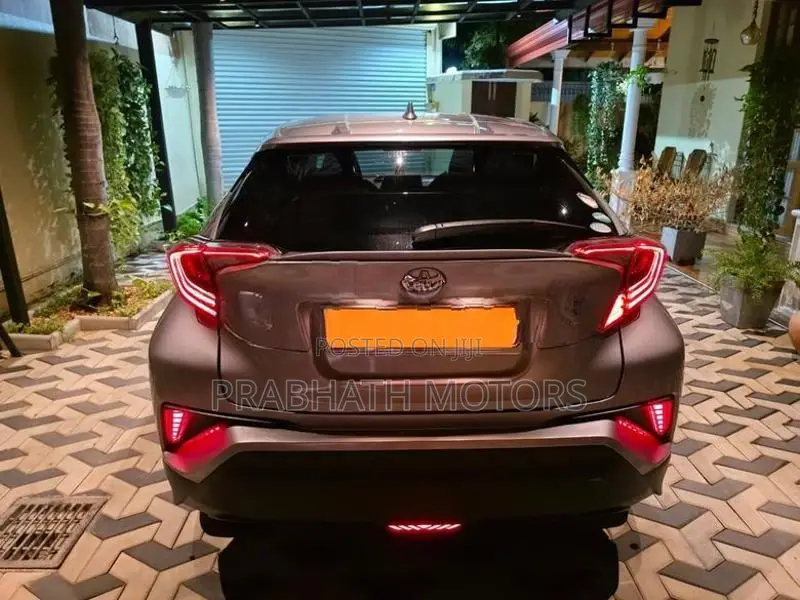 Toyota CHR NGX50 2017