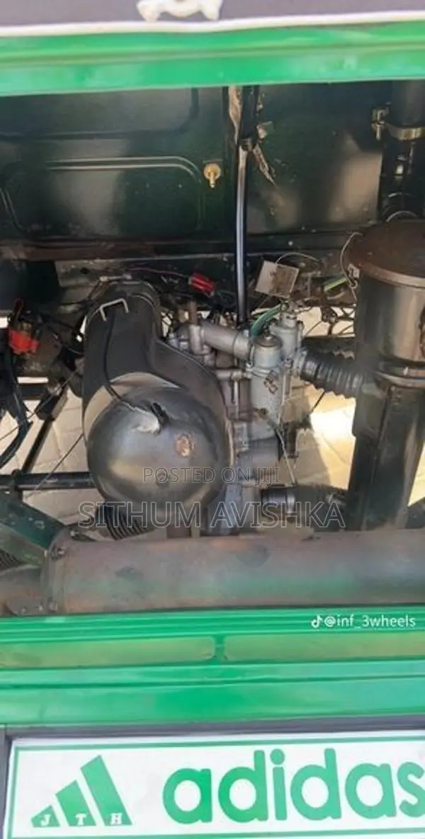 Bajaj RE 2005