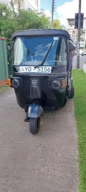Bajaj RE 2011