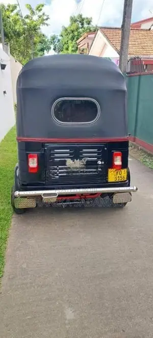 Bajaj RE 2011