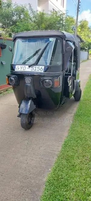 Bajaj RE 2011