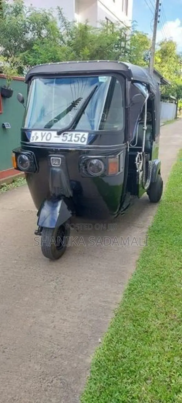 Bajaj RE 2011
