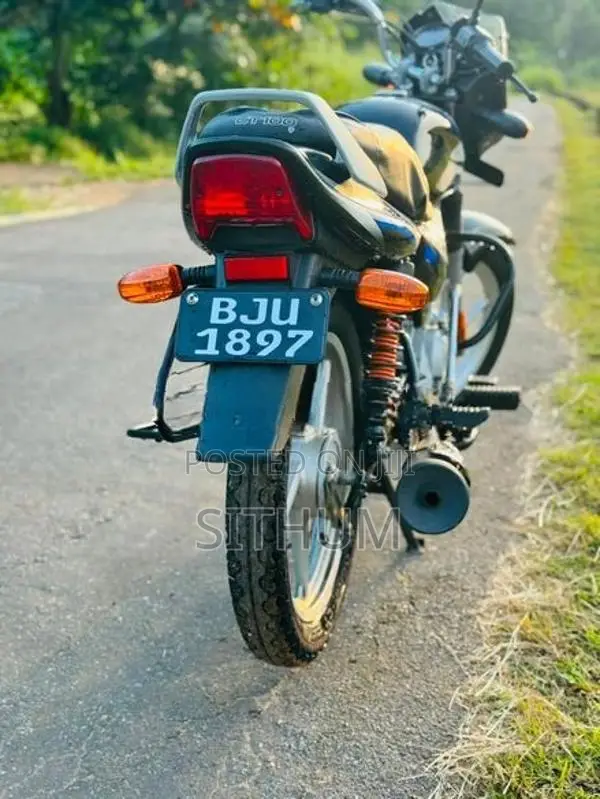 Bajaj CT100 2025