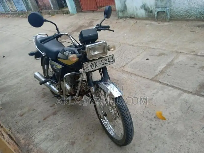 Hero CD 100 2002