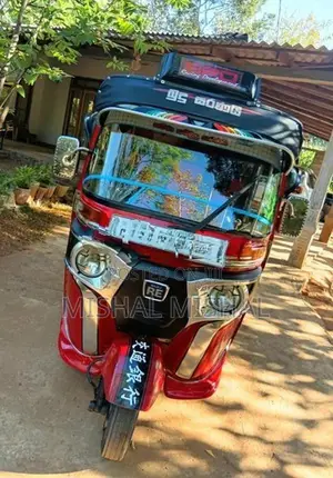 Bajaj RE 2016