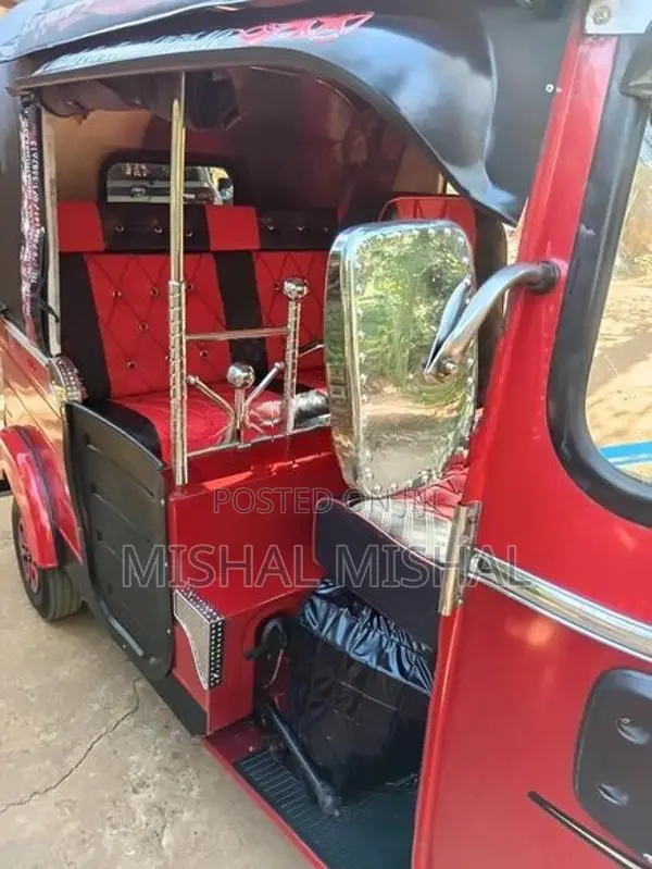 Bajaj RE 2016
