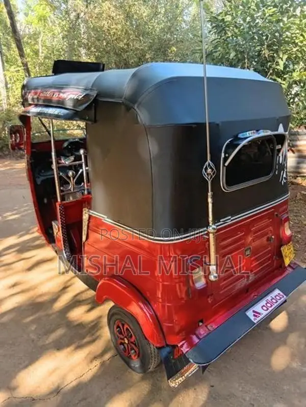Bajaj RE 2016