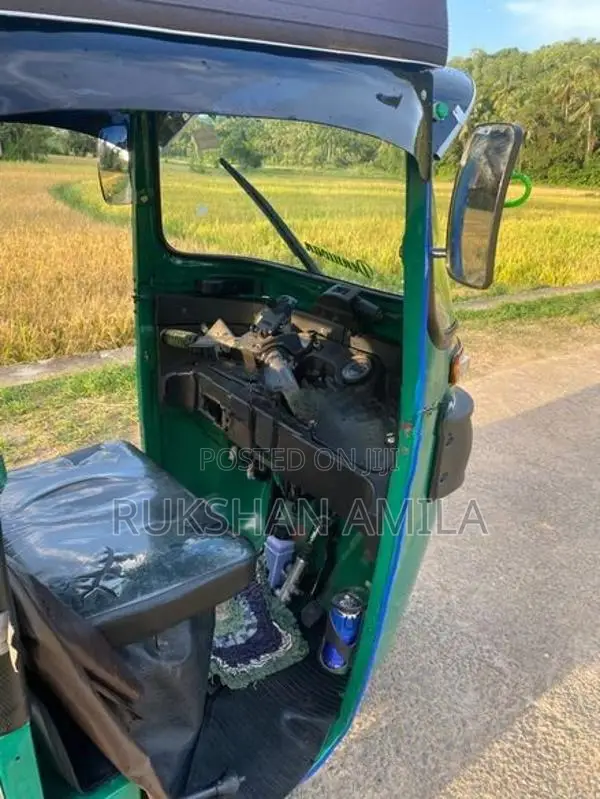 Bajaj RE 2015