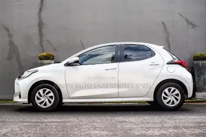 Toyota Yaris G-LED BSM 4-WAY 2024