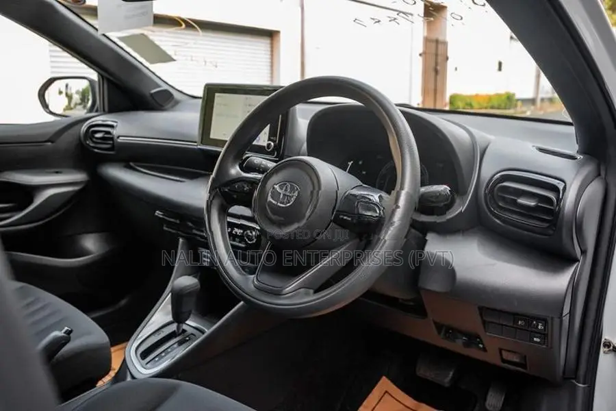 Toyota Yaris G-LED BSM 4-WAY 2024