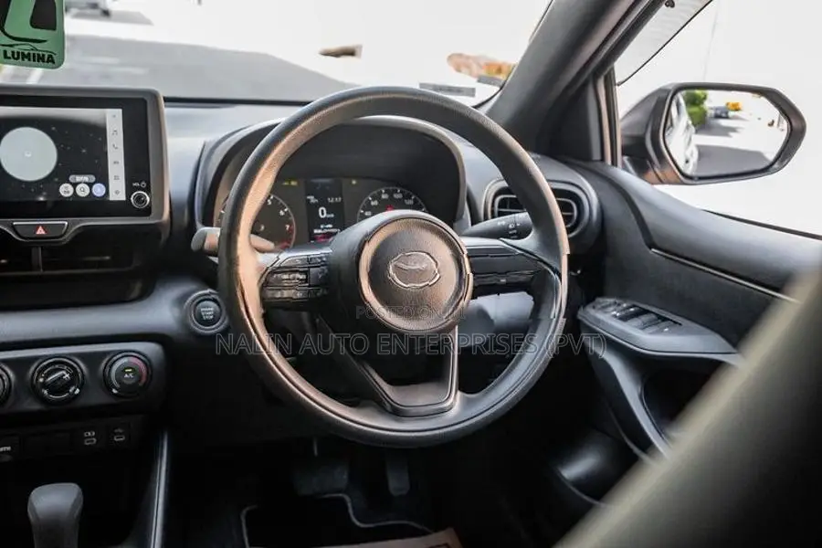 Toyota Yaris X-GRADE SILVER 2025