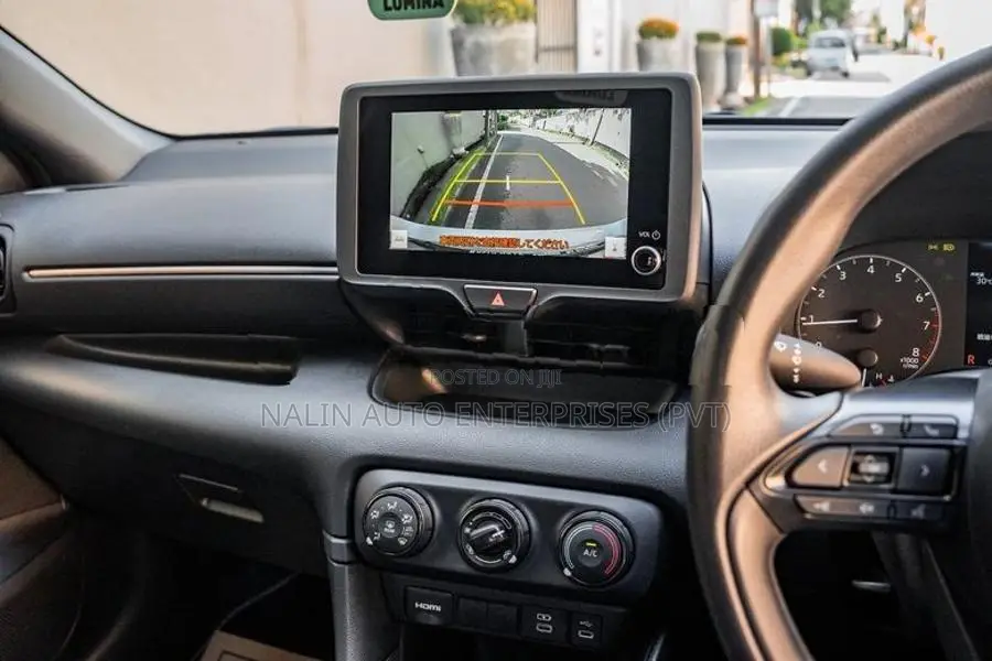 Toyota Yaris X-GRADE SILVER 2025