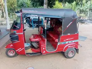 Bajaj RE 2016