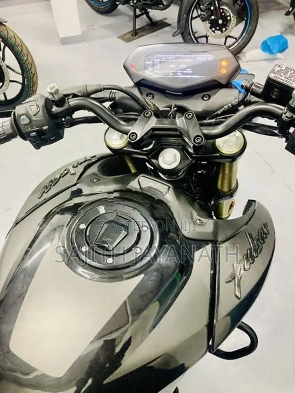 Bajaj Pulsar N160 Premium 2026