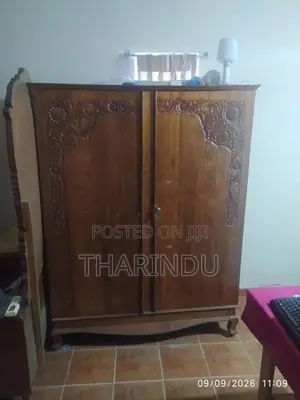 තේක්ක අල්මාරිය