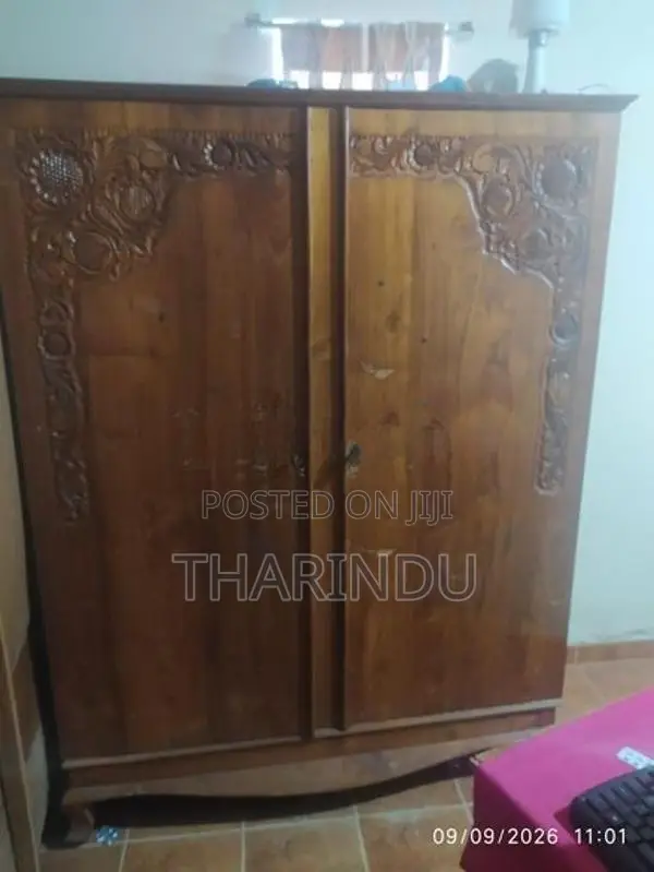 තේක්ක අල්මාරිය