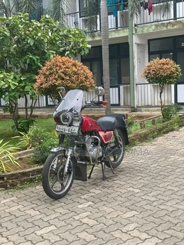 Suzuki GN 125 Japan 2001