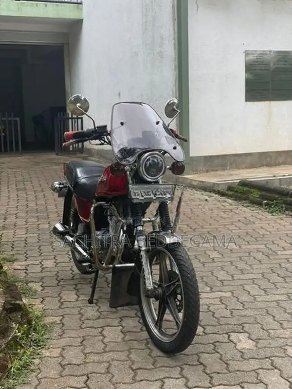 Suzuki GN 125 Japan 2001