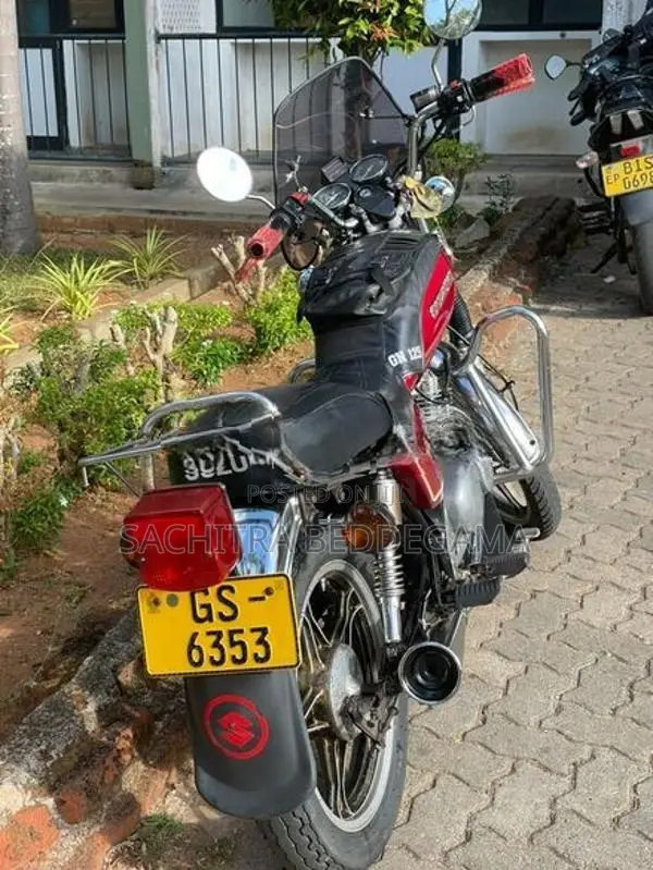 Suzuki GN 125 Japan 2001