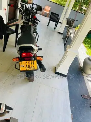 Bajaj CT100 2019