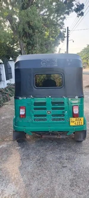 Bajaj RE 2017