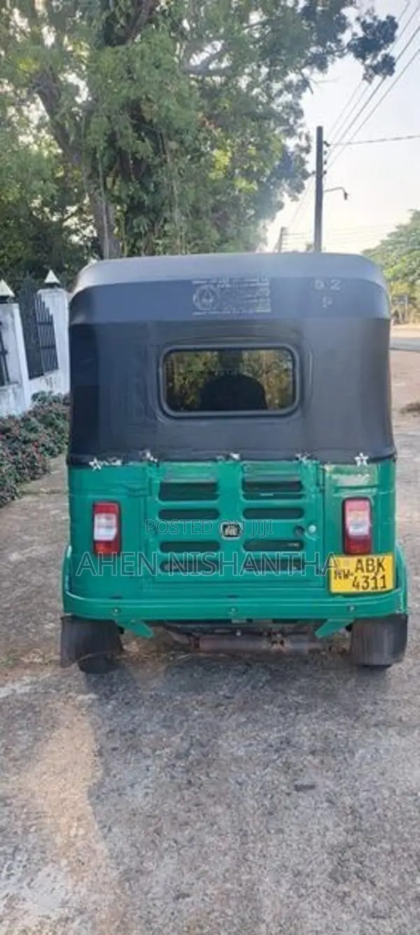 Bajaj RE 2017