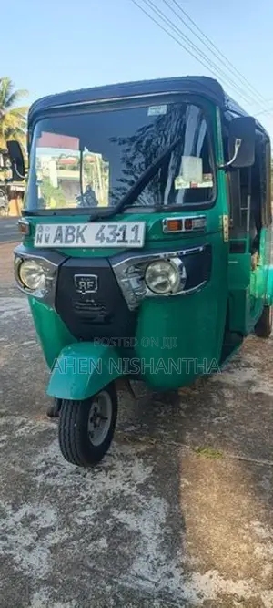 Bajaj RE 2017