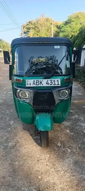 Bajaj RE 2017