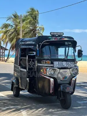 Bajaj RE 2016