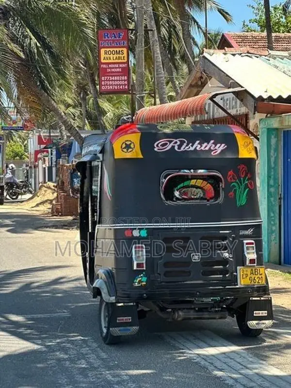 Bajaj RE 2016
