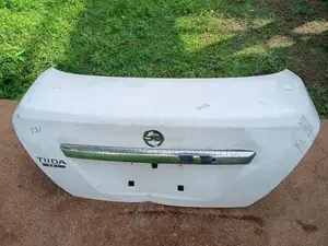 Nissan Tiida Dicky Door