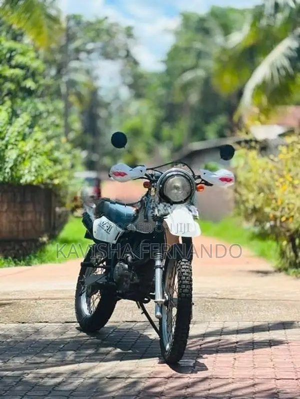 Suzuki Djebel 2005