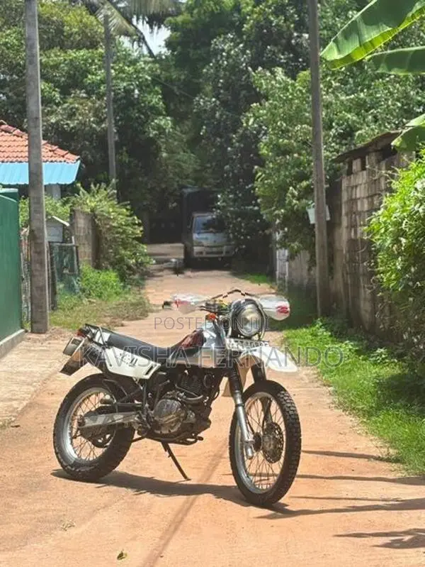 Suzuki Djebel 2005