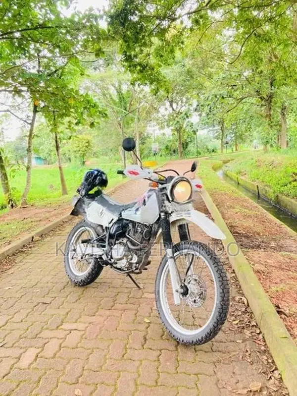 Suzuki Djebel 2005
