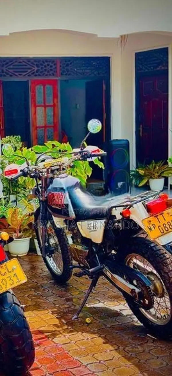 Suzuki Djebel 2005